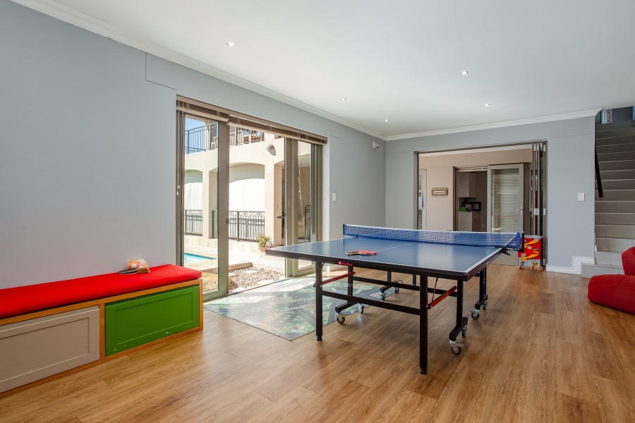 5 Bedroom Property for Sale in Lemoenkloof Western Cape